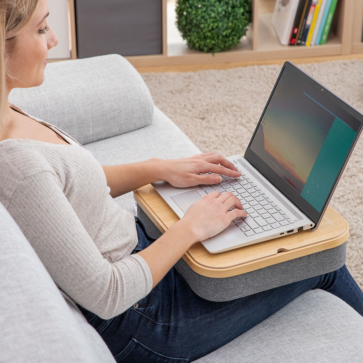Escritorio Portátil con Almacenaje Larage InnovaGoods | Mesa Cama Sofá Multifunción - TU ULTIMO CLIC