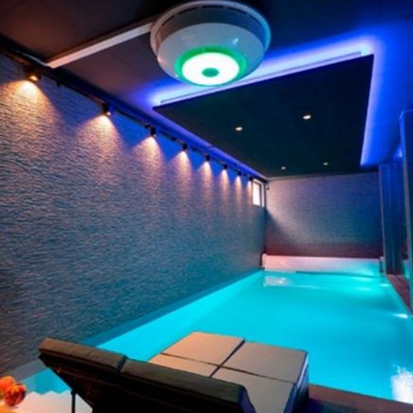 Solius DRY SIREN – Deshumidificador de Techo para Piscinas con LED, Bluetooth y Sistema MicroLIGHT Puma