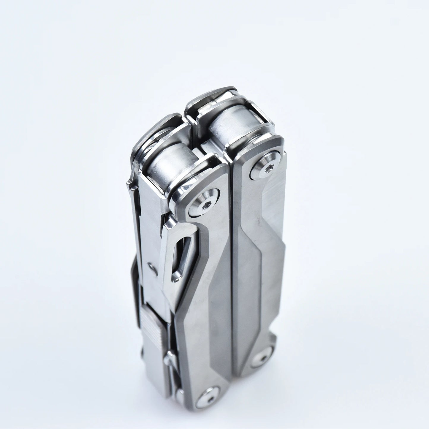 Multiherramienta Daicamping DL7 - Mango Titanio con Cuchillo, Tijeras y Alicates - TU ULTIMO CLIC