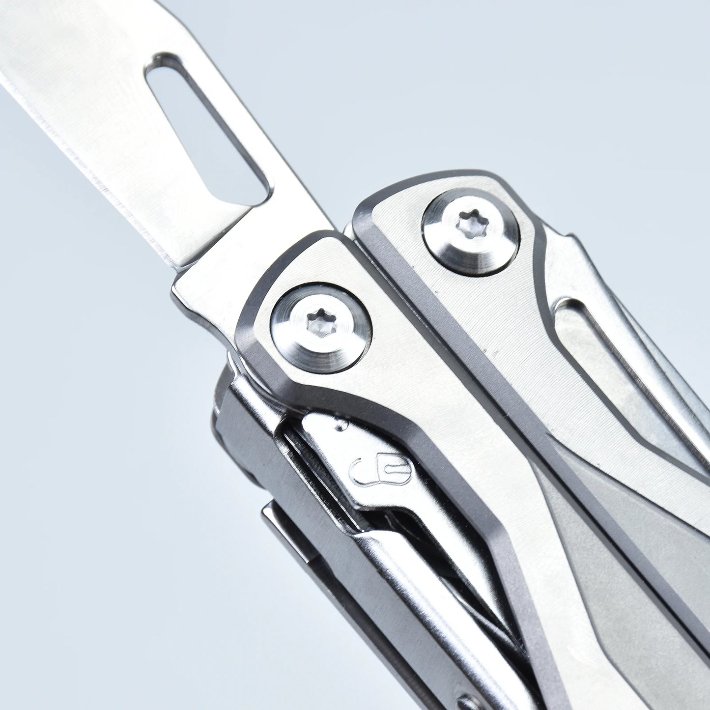 Multiherramienta Daicamping DL7 - Mango Titanio con Cuchillo, Tijeras y Alicates - TU ULTIMO CLIC